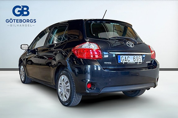 Toyota Auris 4 of 5