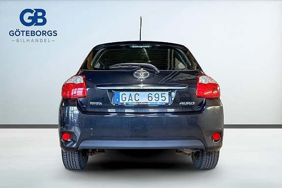 Toyota Auris 5 of 5