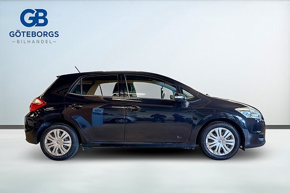 Toyota Auris 3 of 5