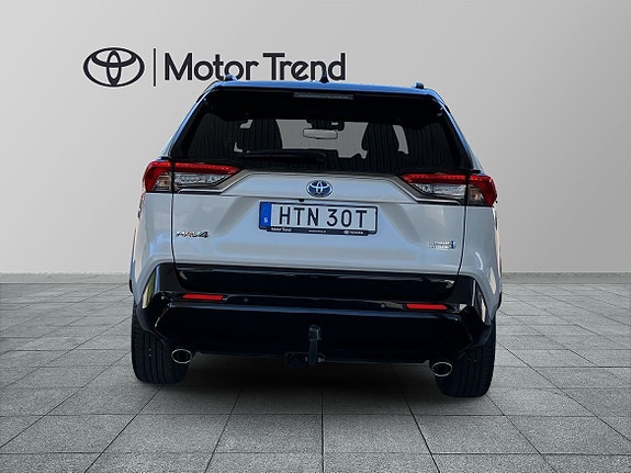 Toyota RAV4 Plug-in Hybrid 4 of 5