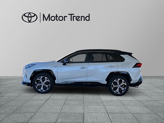 Toyota RAV4 Plug-in Hybrid 3 of 5