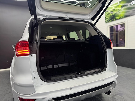 Ford Kuga 8 of 19