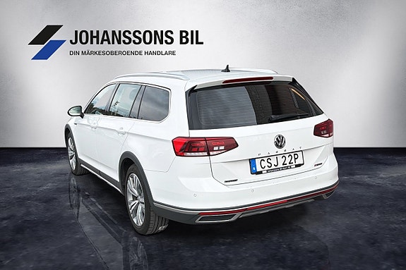 Volkswagen Passat Alltrack 3 of 5