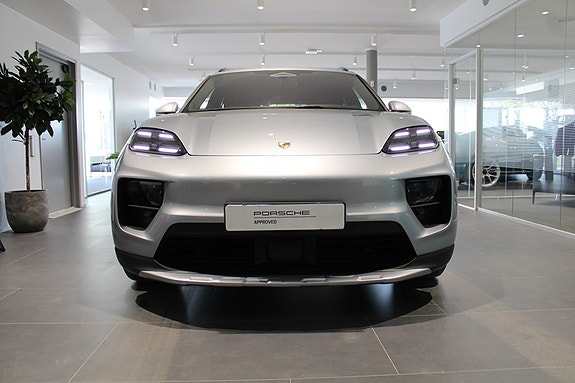 Porsche Macan 4 3 of 5