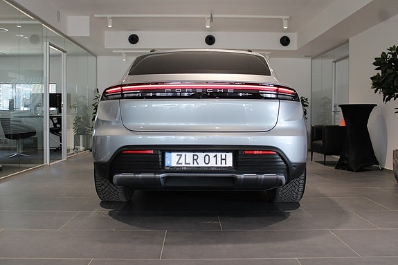 Porsche Macan 4 4 of 5