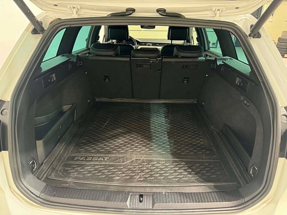 Volkswagen Passat 7 of 17