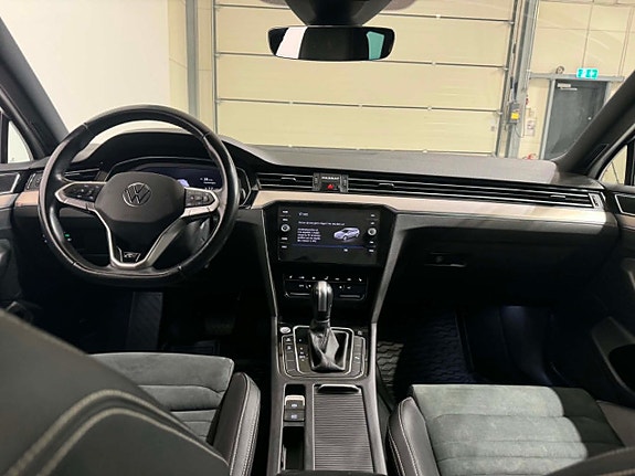 Volkswagen Passat 9 of 17