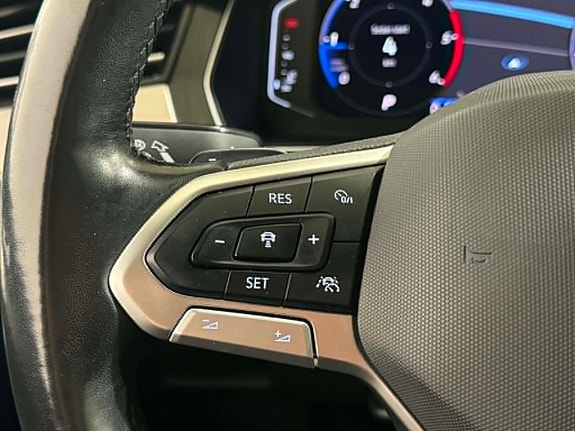 Volkswagen Passat 12 of 17