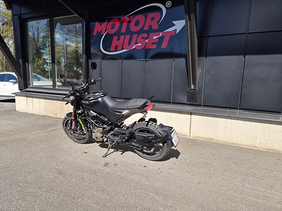 Husqvarna Svartpilen 401 -23 2 of 3