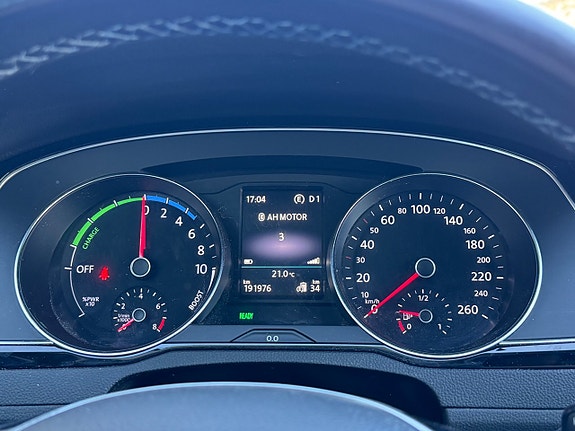 Volkswagen Passat 7 of 15