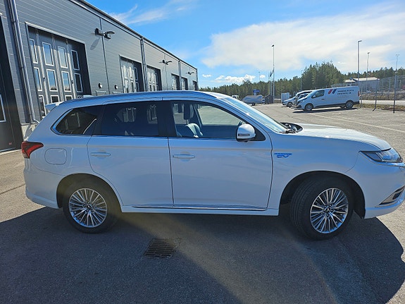 Mitsubishi Outlander 3 of 5
