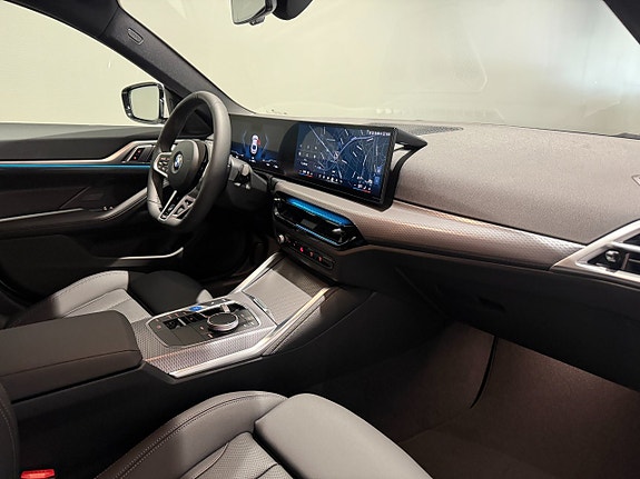 BMW i4 9 of 18