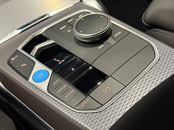 BMW i4 16 of 18