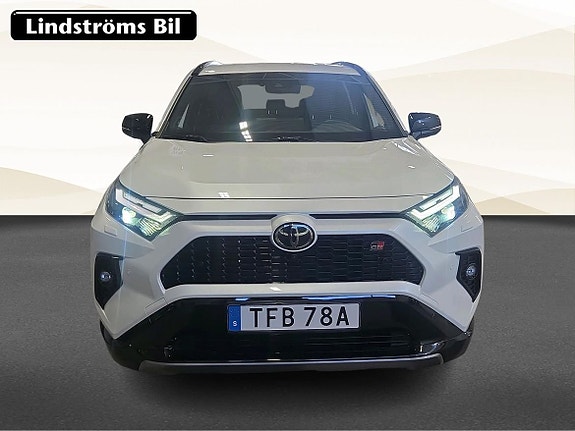 Toyota RAV4 8 of 18