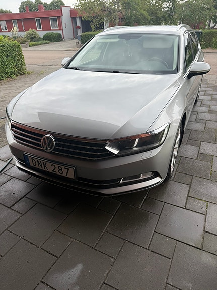 Volkswagen Passat 2 of 5