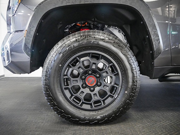Toyota Tundra 11 of 30