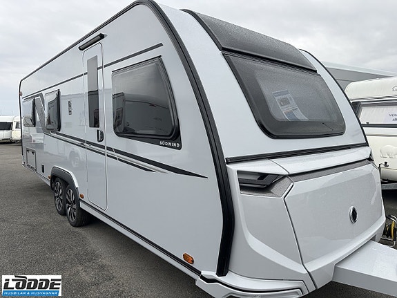 Knaus SÜDWIND BLACK SELECTION 650 UDF 2 of 9