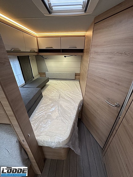 Knaus SÜDWIND BLACK SELECTION 650 UDF 8 of 9