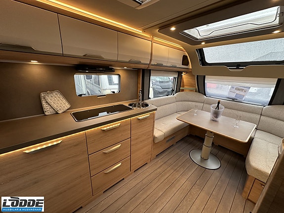 Knaus SÜDWIND BLACK SELECTION 650 UDF 4 of 9