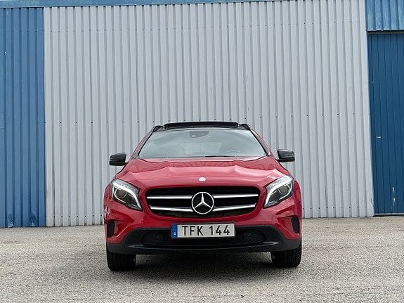 Mercedes-Benz GLA220 2 of 5
