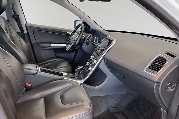 Volvo XC60 10 of 30