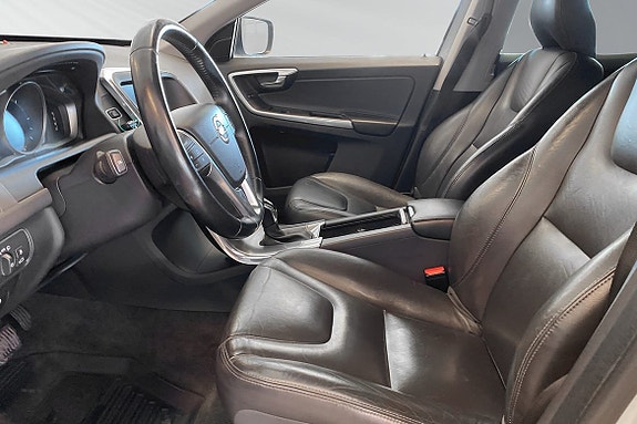 Volvo XC60 7 of 30