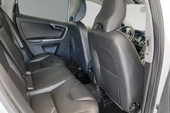 Volvo XC60 11 of 30