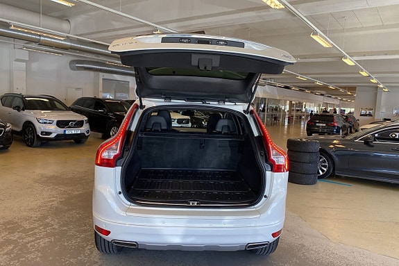 Volvo XC60 14 of 30