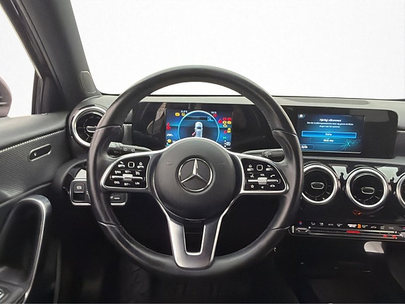 Mercedes-Benz A200 11 of 30