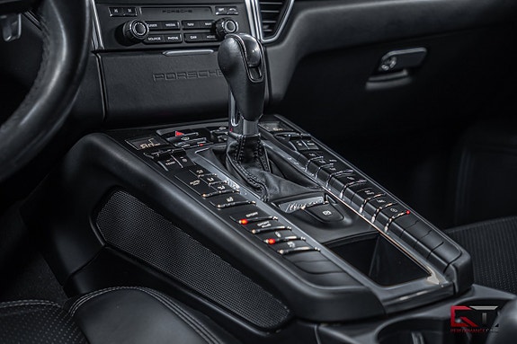 Porsche Macan S 15 of 20