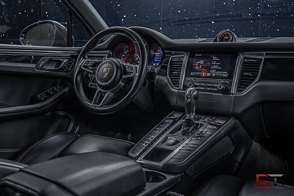 Porsche Macan S 17 of 20