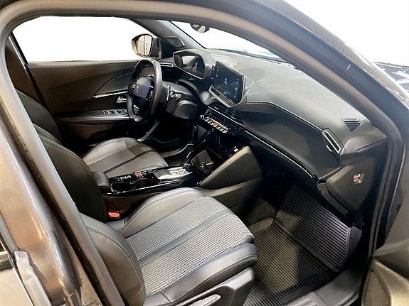 Peugeot 2008 9 of 15