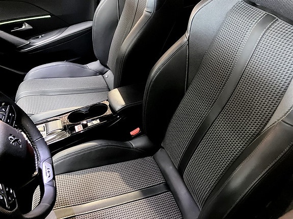 Peugeot 2008 7 of 15