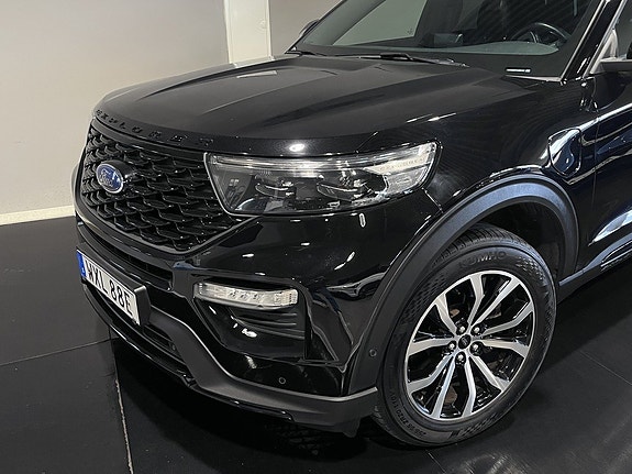Ford Explorer 12 of 30