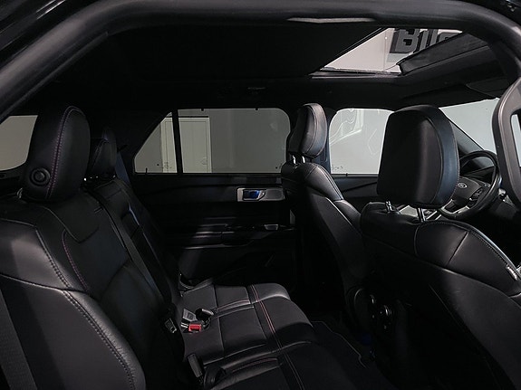 Ford Explorer 21 of 30