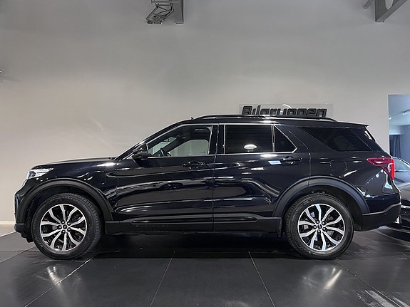 Ford Explorer 2 of 5