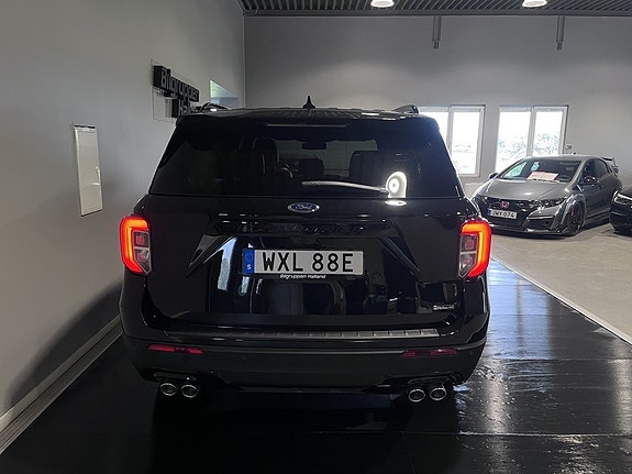 Ford Explorer 10 of 30