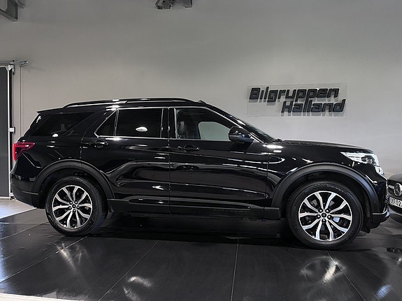 Ford Explorer 7 of 30