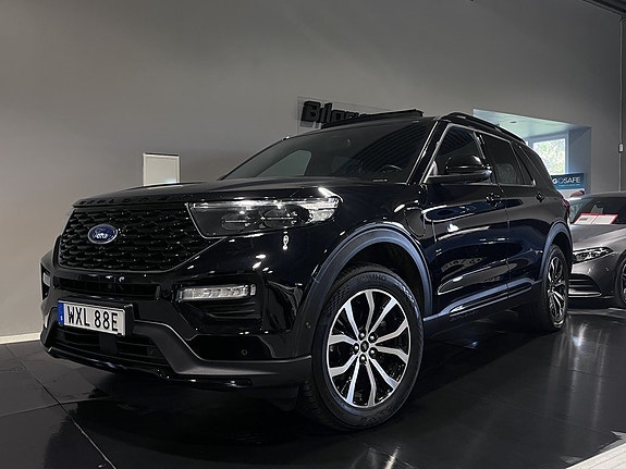 Ford Explorer 11 of 30