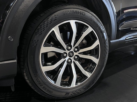 Ford Explorer 13 of 30