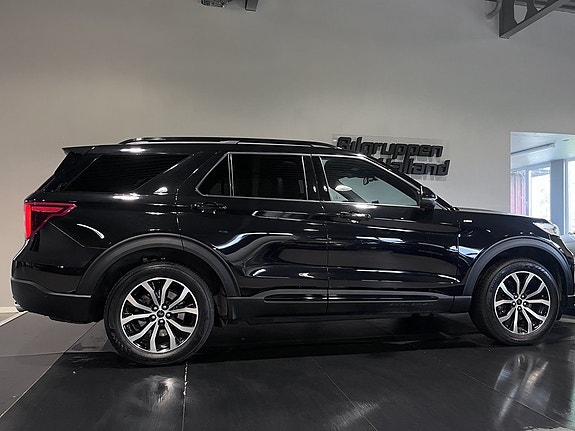Ford Explorer 9 of 30