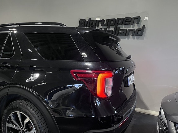 Ford Explorer 14 of 30