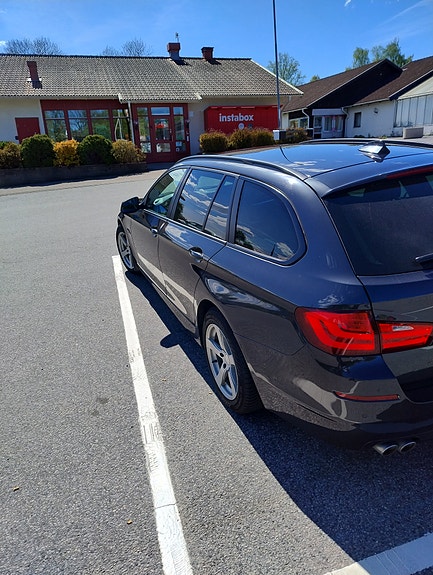BMW 520d 2 of 5
