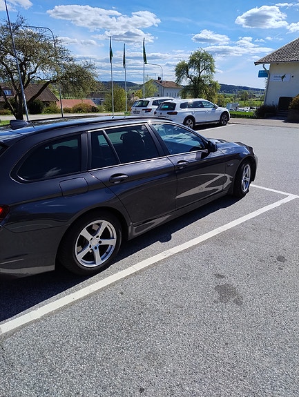 BMW 520d 4 of 5