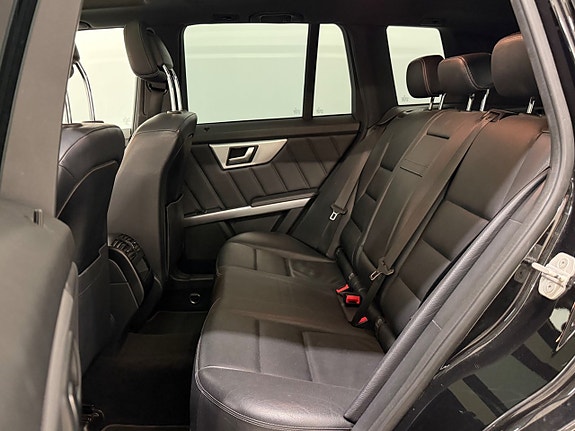Mercedes-Benz GLK350 5 of 5