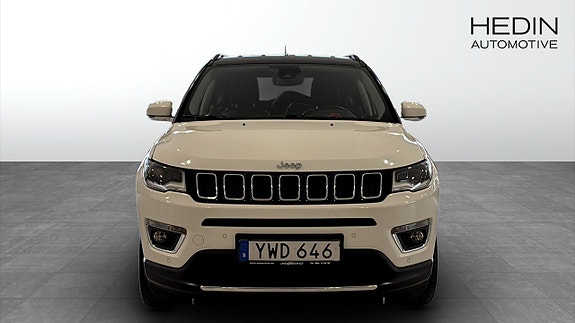 Jeep Compass 8 of 12