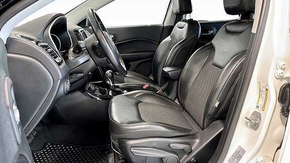 Jeep Compass 9 of 12
