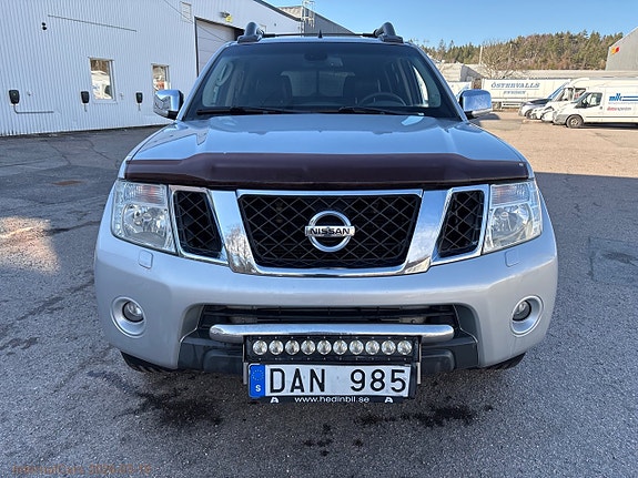 Nissan Navara 2 of 5