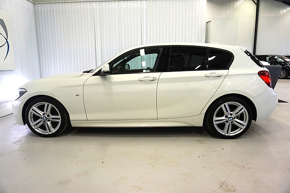 BMW 116i 2 of 5