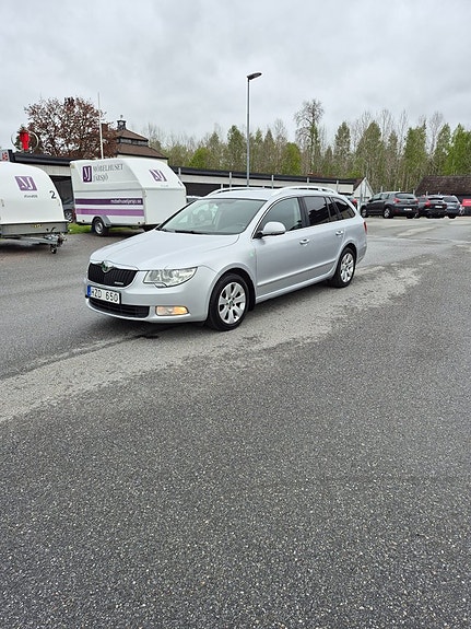 Skoda Superb 2 of 5